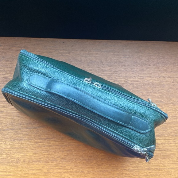 Longchamp leather toiletries & makeup bag. - Picture 2 of 16